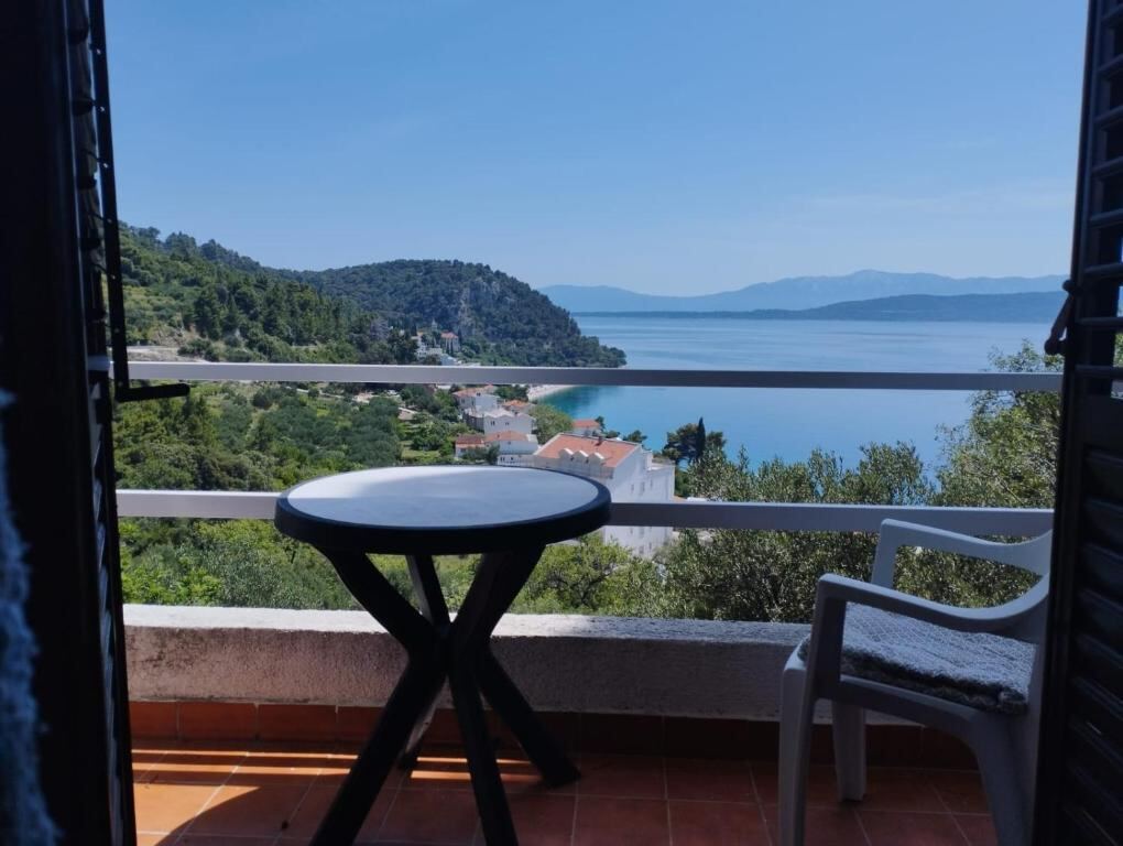 Balcony with table and sea view at Borovik Guest House